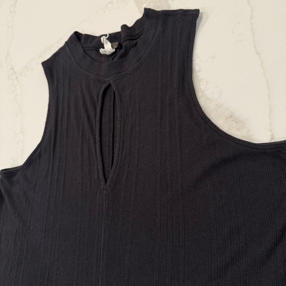 We The Free People Faye Ribbed Keyhole Knit Tank Top Women’s Medium Black Casual - Picture 4 of 7
